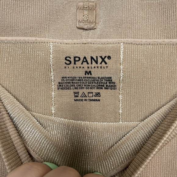 Spanx Tan High Waisted Tight Shorts Women Size Medium - Picture 2 of 3